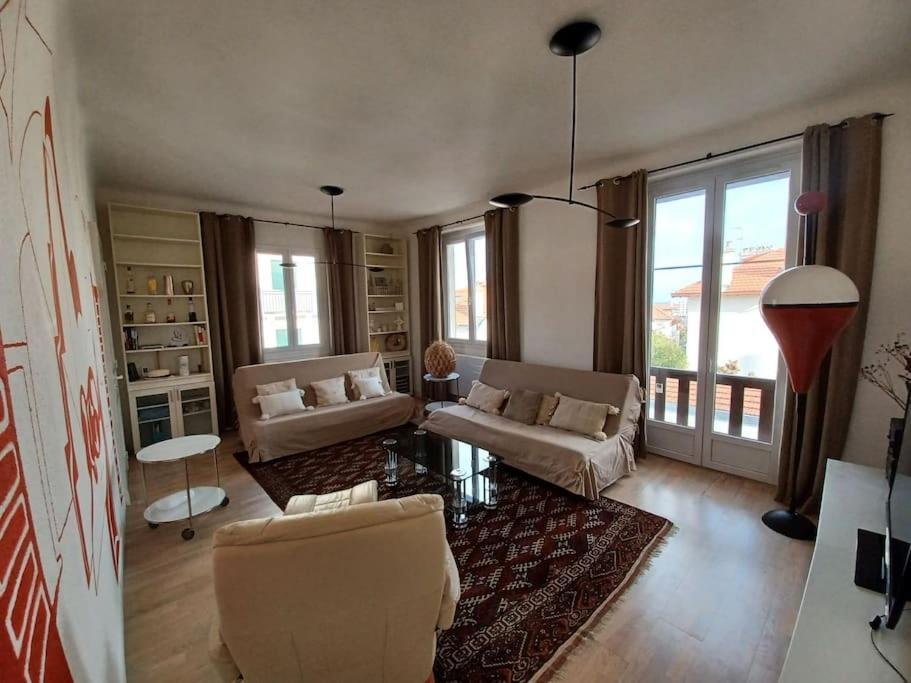 Appartement Tres Bien Situe- Spacieux - Calme - Parking Biarritz Esterno foto
