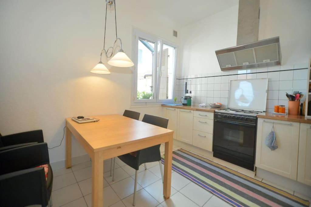 Appartement Tres Bien Situe- Spacieux - Calme - Parking Biarritz Esterno foto